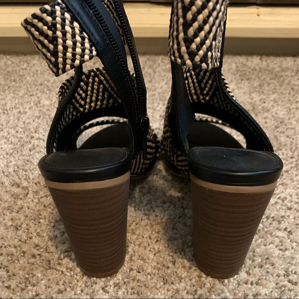 Universal Thread Heels - Picture 6 of 6